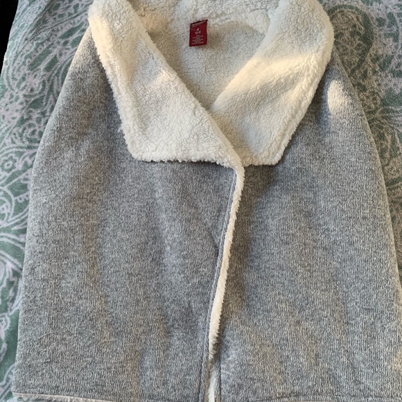 Grey plush vest - Picture 2 of 9